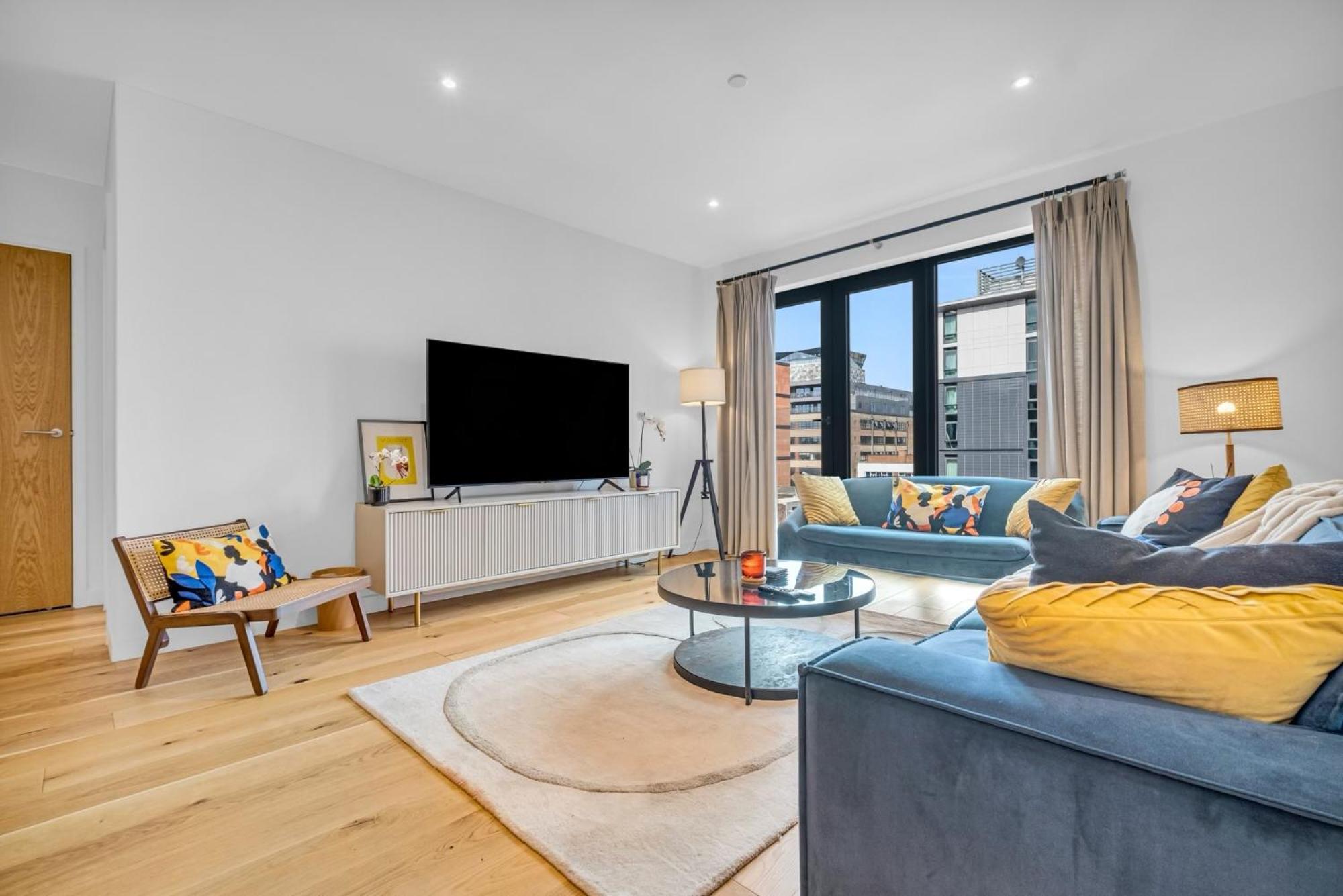 Luxurious & Glamorous Centrally Located 2 Bedroom 2 Bathroom Apartment - Central Birmingham - Secure Parking - Netflix Exterior photo