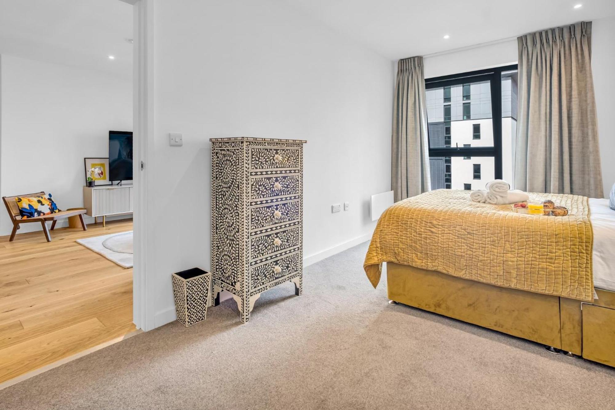 Luxurious & Glamorous Centrally Located 2 Bedroom 2 Bathroom Apartment - Central Birmingham - Secure Parking - Netflix Exterior photo